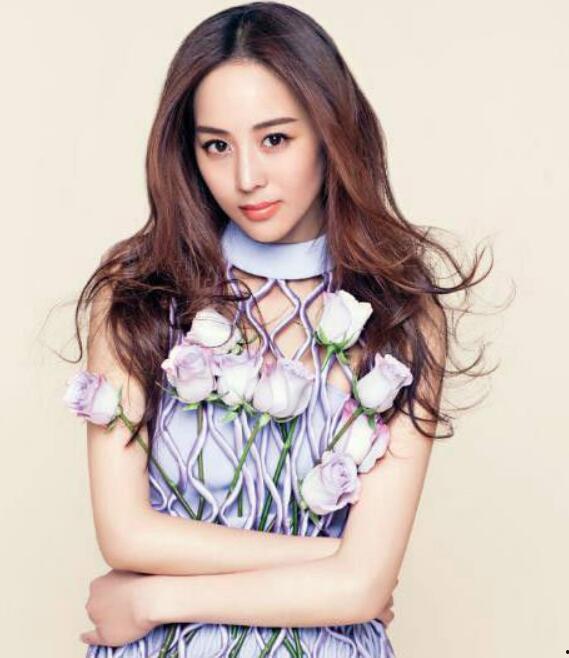 娱乐吃瓜女艺人牺牲小说,娱乐界的悲情女艺人传奇